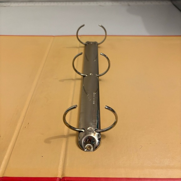 Vintage Disney Mickey Mouse Pluto red 3 ring binder made in Montreal Canada - Picture 10 of 11